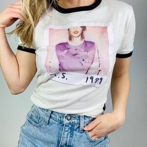 Taylor Swift 1989 World Tour Concert T-Shirt Polaroid Cotton Graphic Tee X-Small